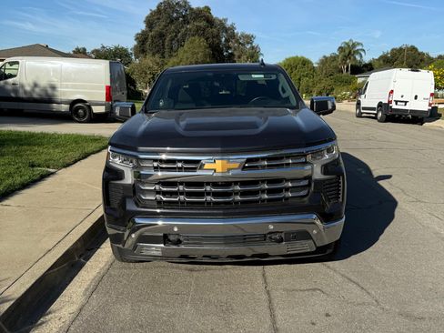 Used 2023 Chevrolet Silverado 1500 LTZ w/ Technology Package AWD/4WD image 5