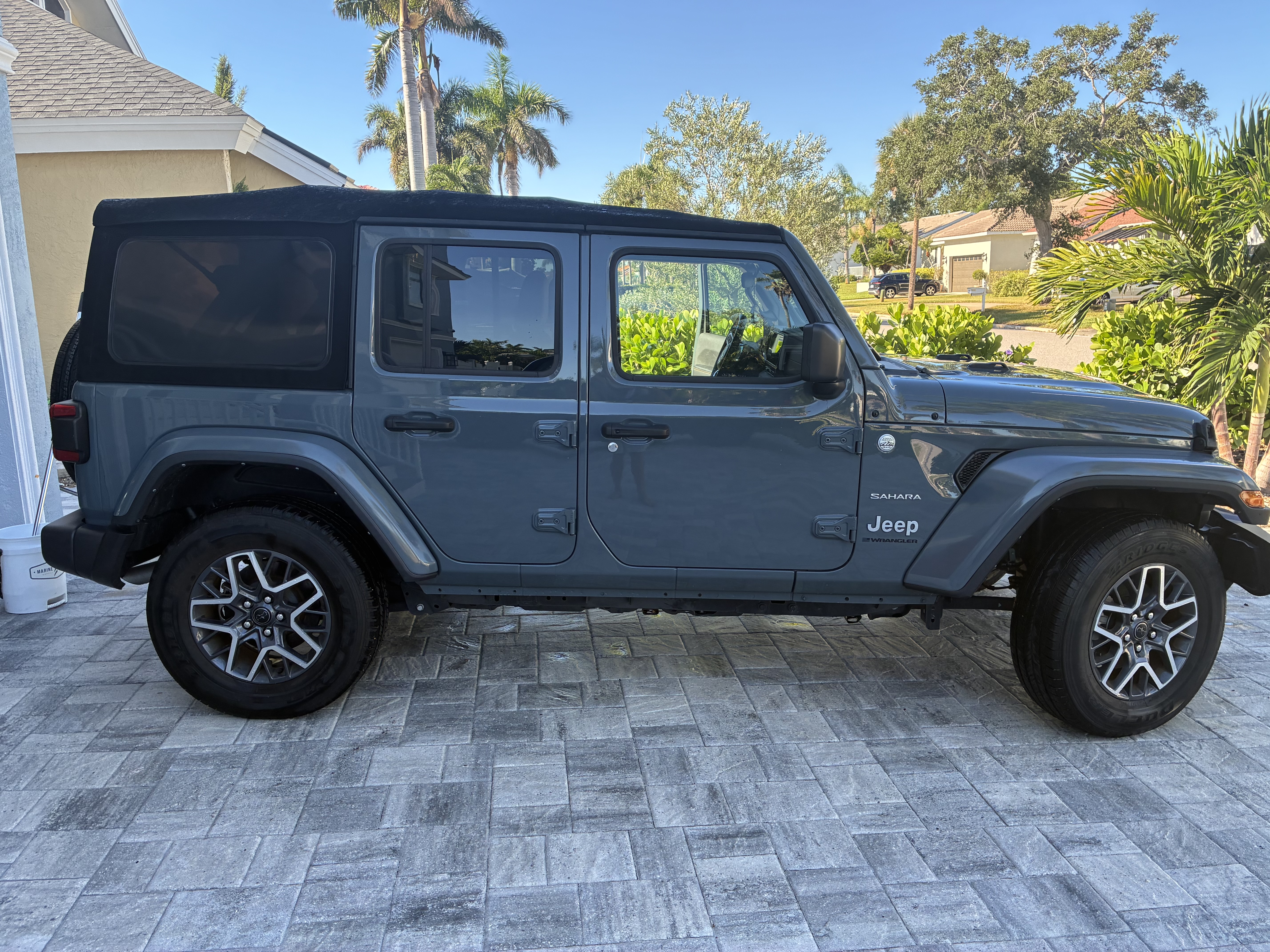 Used 2024 Jeep Wrangler Unlimited Sahara AWD/4WD image 2