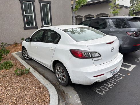 Used 2013 MAZDA MAZDA3 i Sport FWD image 1