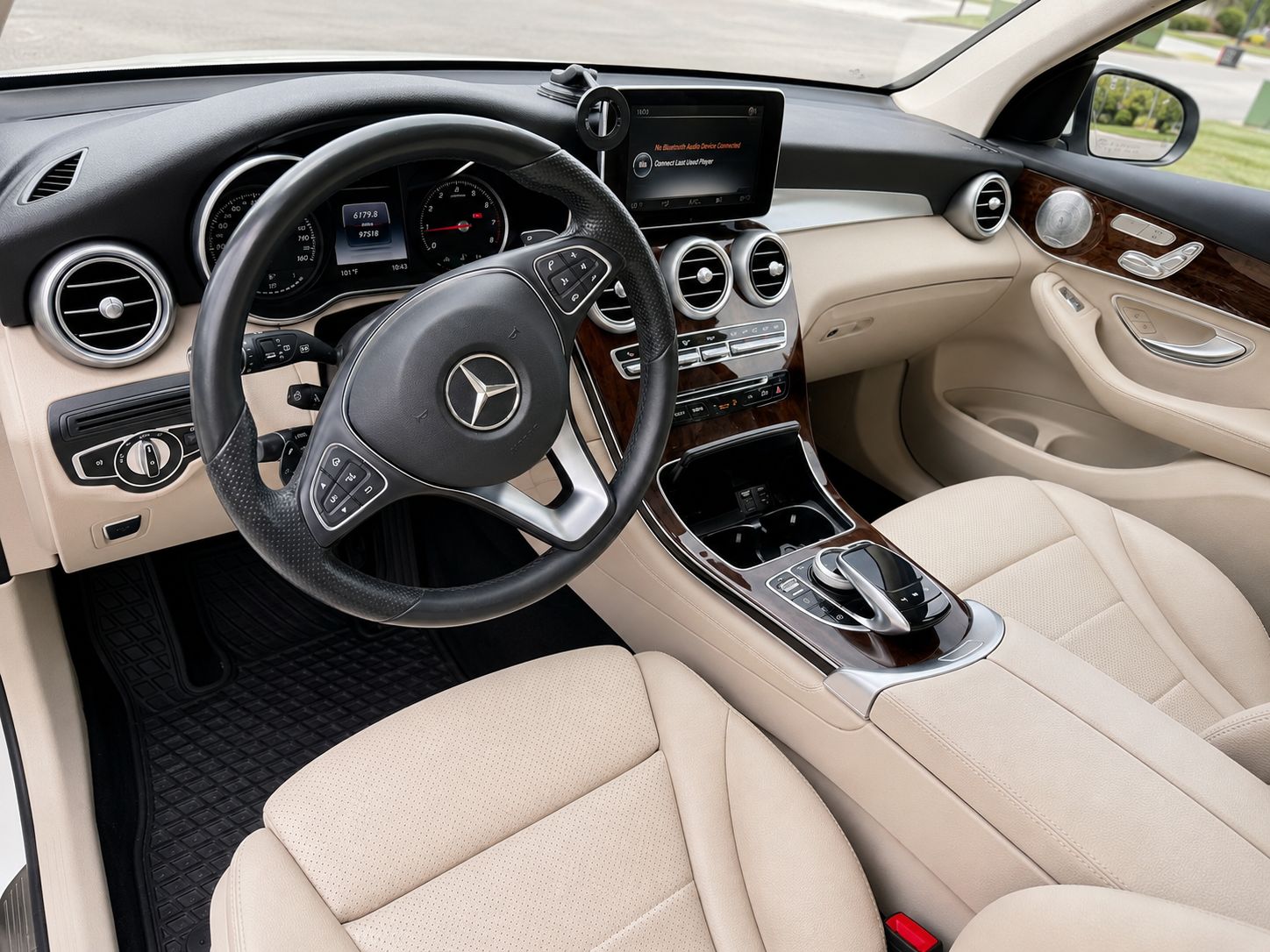 Used 2017 Mercedes-Benz GLC 300 4MATIC image 6