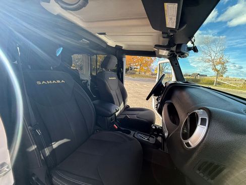 Used 2015 Jeep Wrangler Unlimited Sahara image 11