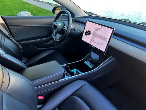 Used 2018 Tesla Model 3 Long Range image 9