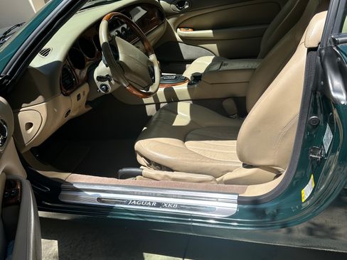 Used 2001 Jaguar XK8 Convertible RWD image 15