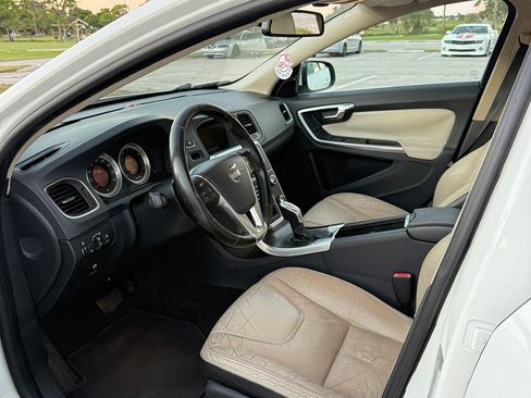 Used 2013 Volvo S60 T5 image 8