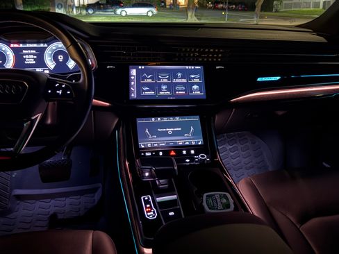 Used 2024 Audi Q8 Premium Plus image 10