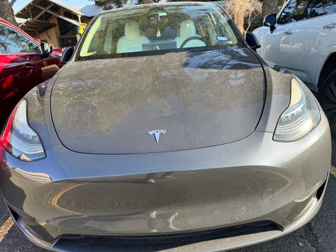 Used 2022 Tesla Model Y Long Range image 5