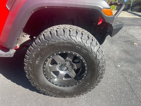 Used 2018 Jeep Wrangler Unlimited Sport S image 14