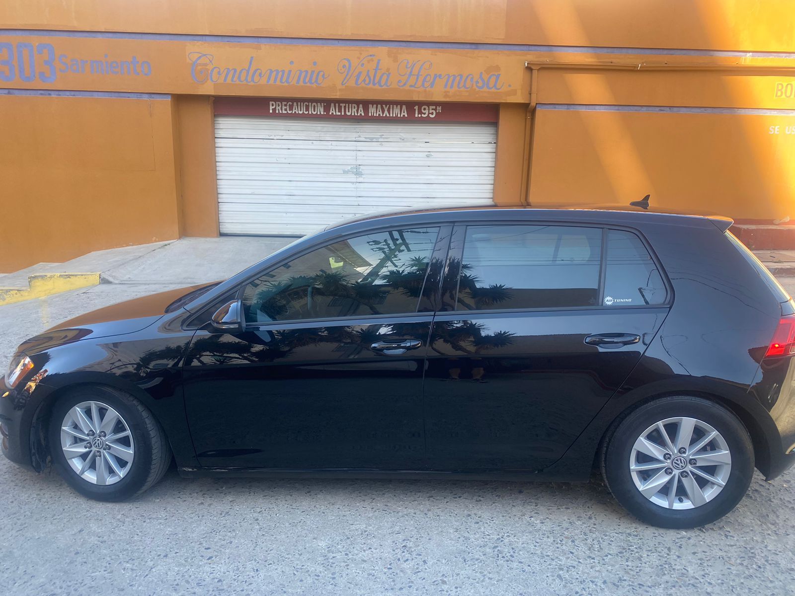 Used 2015 Volkswagen Golf S FWD image 5