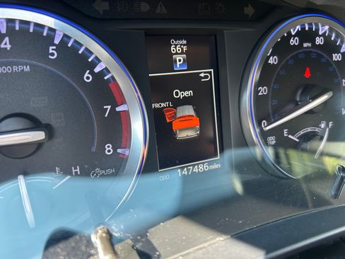 Used 2014 Toyota Highlander XLE image 17