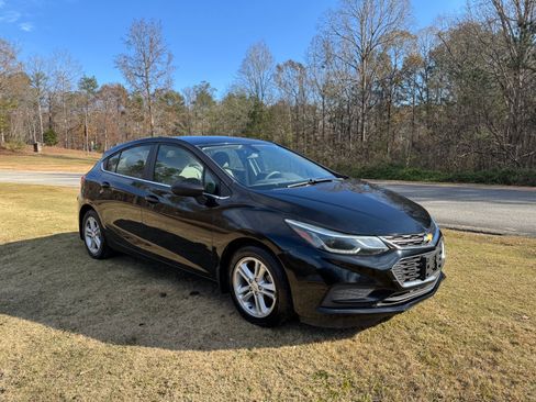 Used 2017 Chevrolet Cruze LT image 14