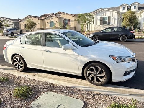 Used 2016 Honda Accord EX image 2