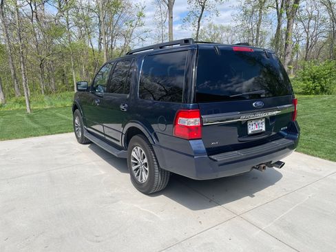 Used 2017 Ford Expedition XLT image 8