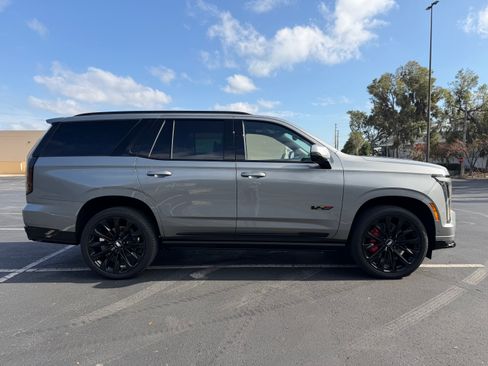 Used 2026 Cadillac Escalade V w/ LPO, ONYX Package image 8