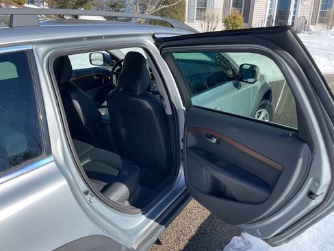 Used 2010 Volvo XC70 3.2 image 8