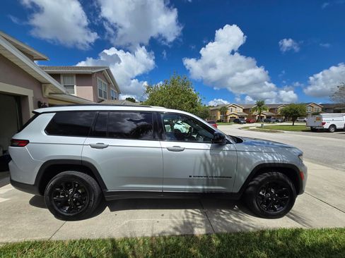 Used 2024 Jeep Grand Cherokee L Laredo image 6