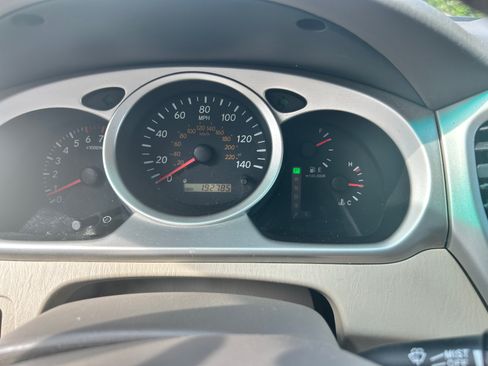 Used 2007 Toyota Highlander 4WD V6 w/ 3rd Row image 12