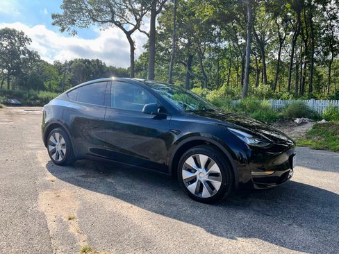 Used 2022 Tesla Model Y Long Range image 4
