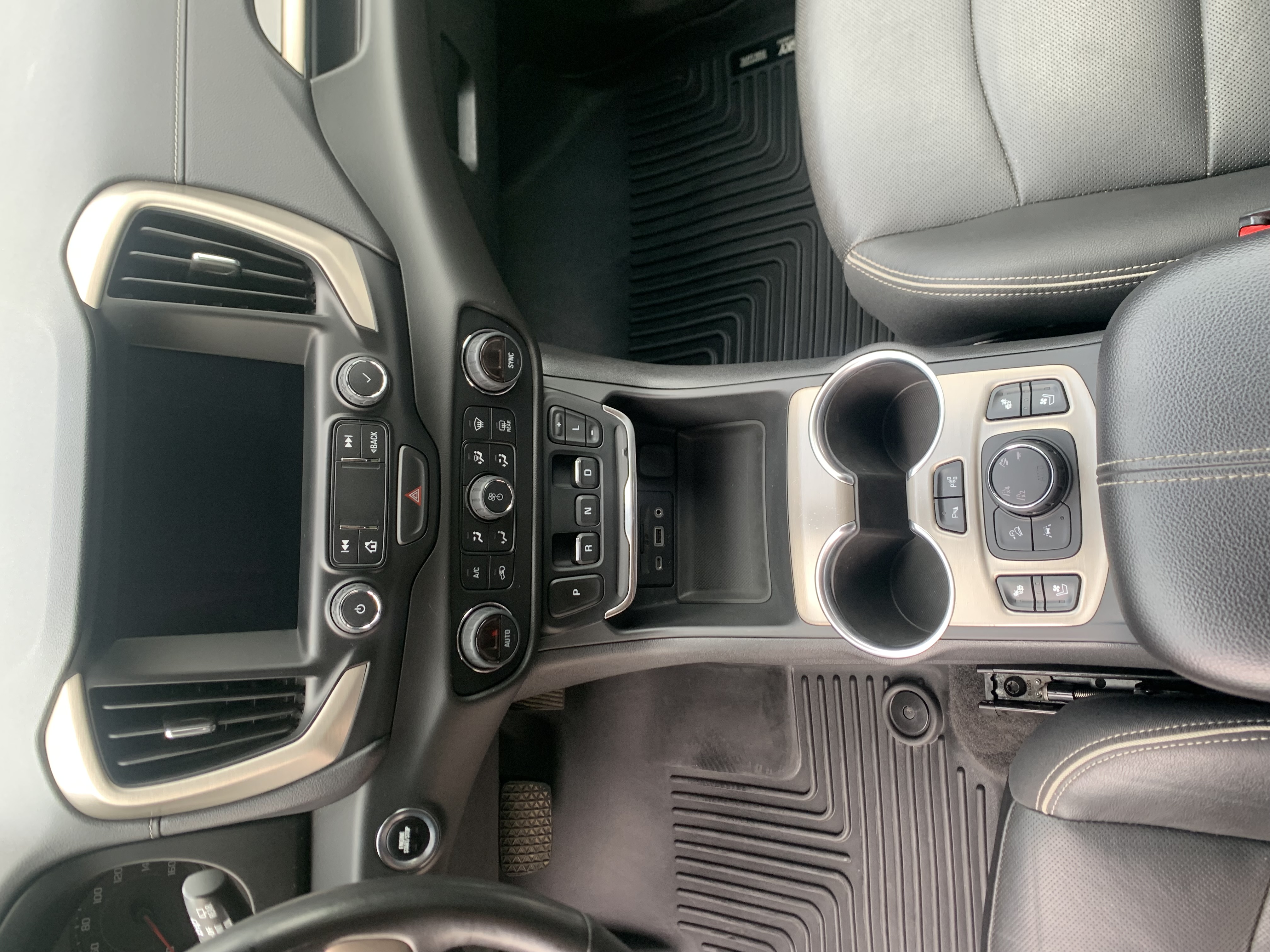 Used 2019 GMC Terrain Denali w/ GMC Pro Grade Package AWD/4WD image 18