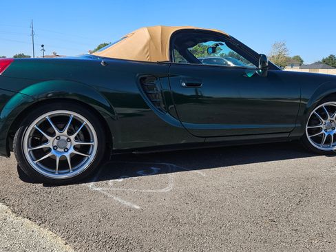 Used 2003 Toyota MR2 image 27