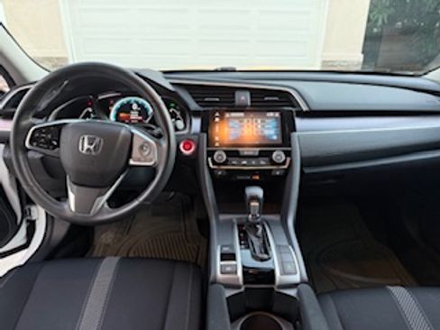 Used 2018 Honda Civic EX-T image 2