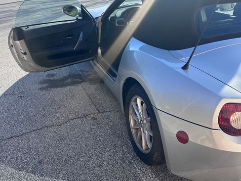 Used 2005 BMW Z4 2.5i image 12