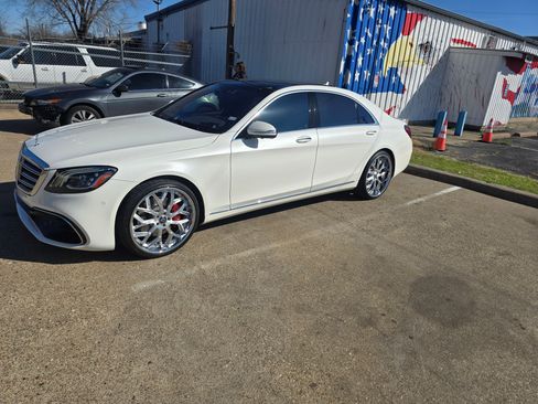 Used 2018 Mercedes-Benz S 560 Sedan image 2