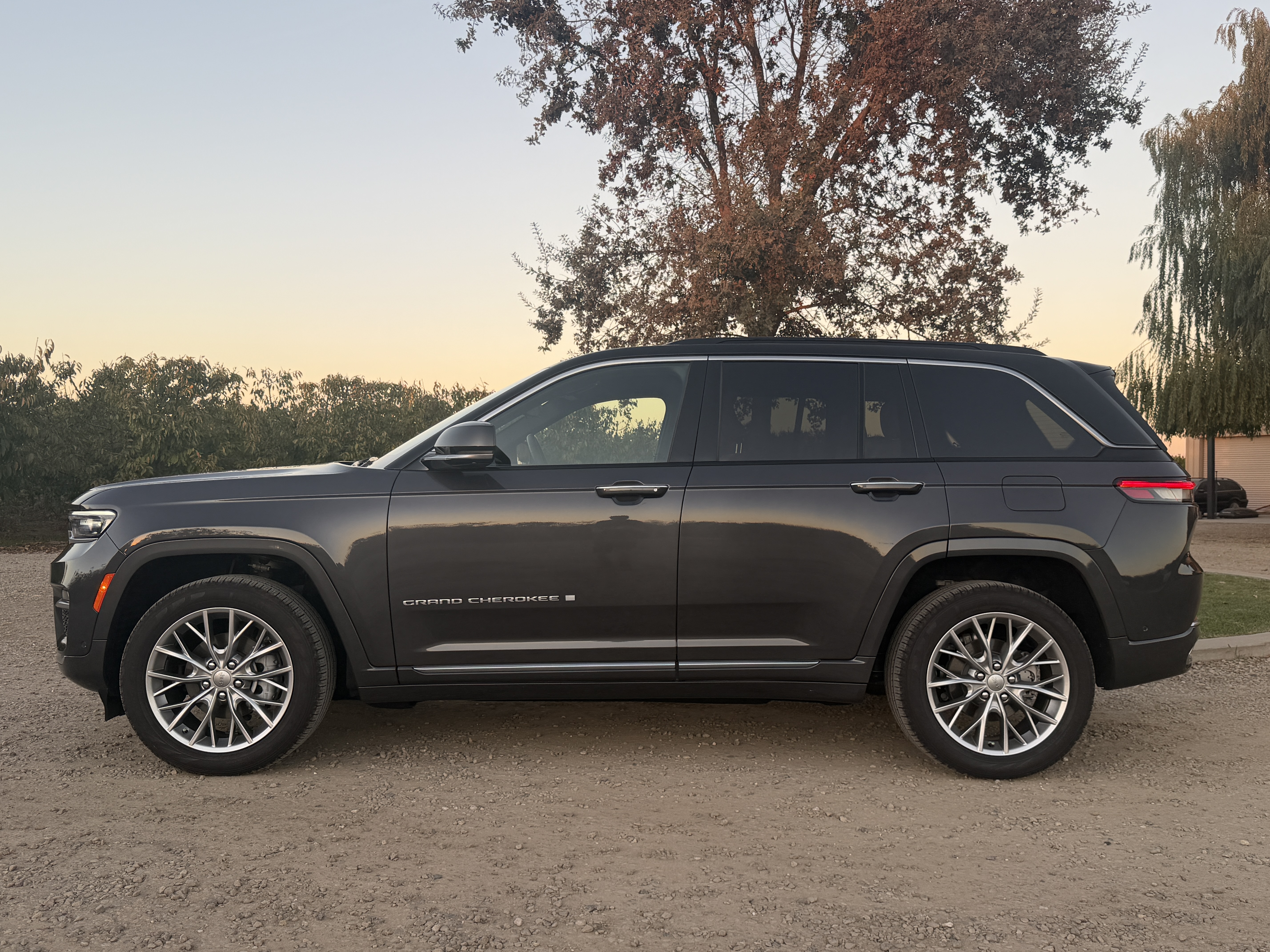 Used 2024 Jeep Grand Cherokee Summit w/ Adv Protech Group IV AWD/4WD image 1