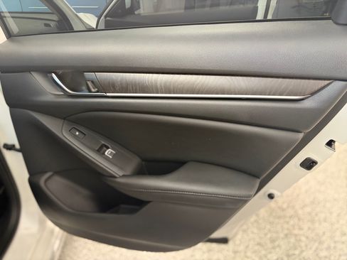 Used 2020 Honda Accord Touring image 14