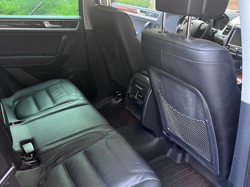 Used 2012 Volkswagen Touareg TDI AWD/4WD image 15
