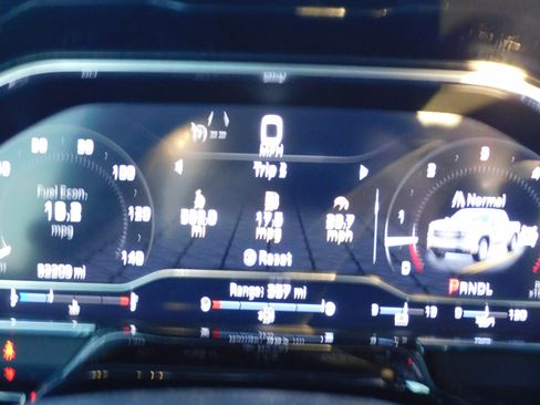 Used 2023 GMC Sierra 1500 SLE w/ Enhanced Capability Package image 11