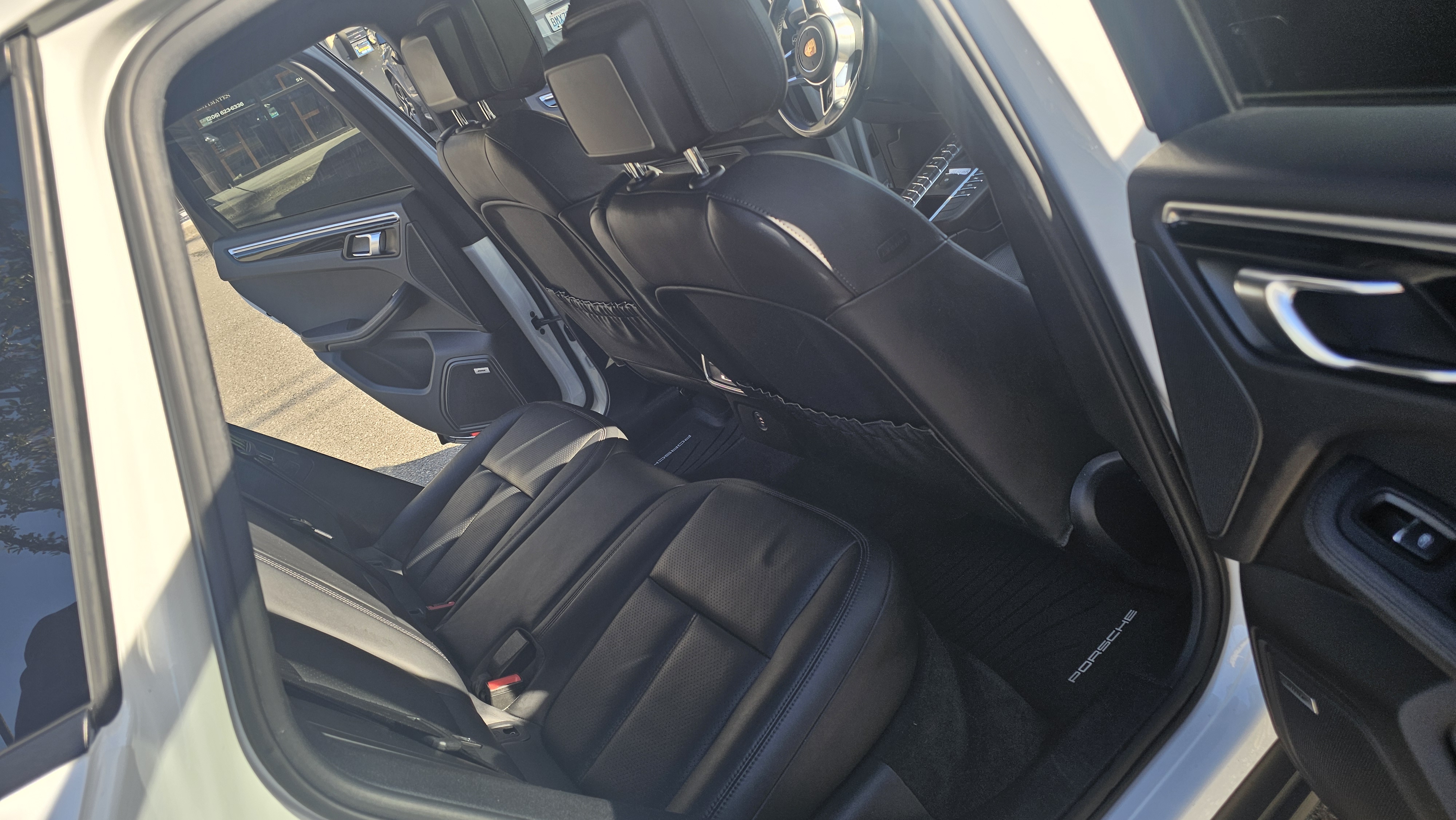 Used 2018 Porsche Macan Sport Edition AWD/4WD image 17