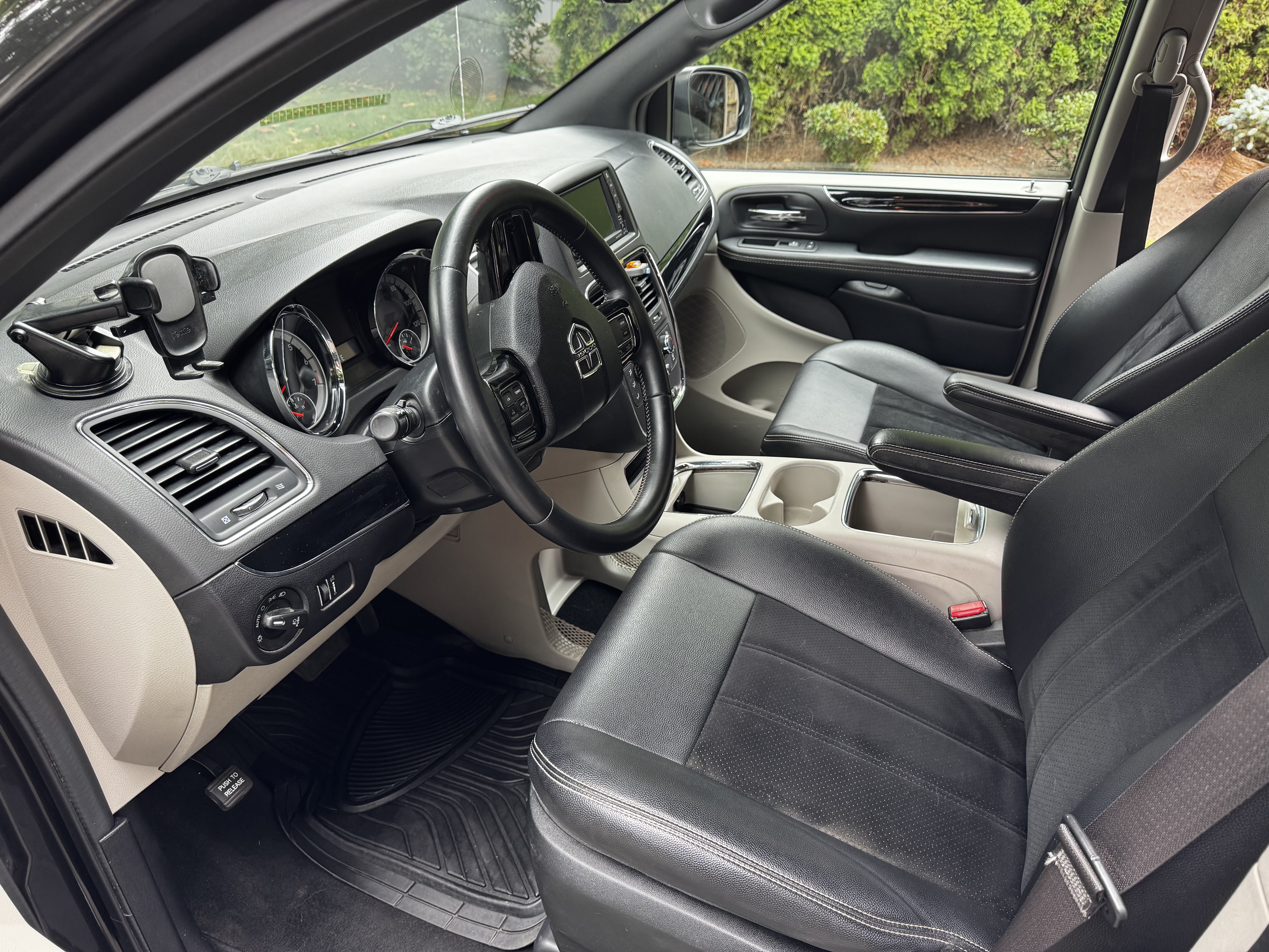 Used 2018 Dodge Grand Caravan SXT FWD image 8