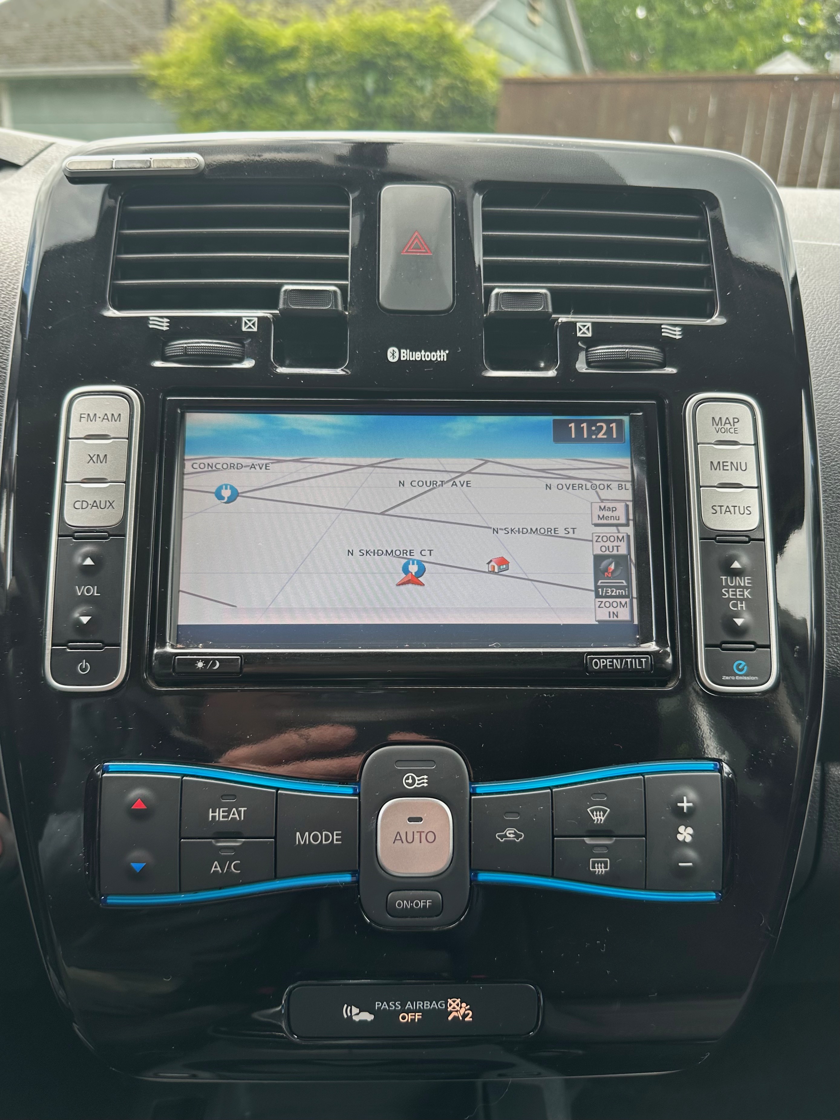 Used 2013 Nissan Leaf SV w/ LED & Quick Charge Pkg FWD image 16