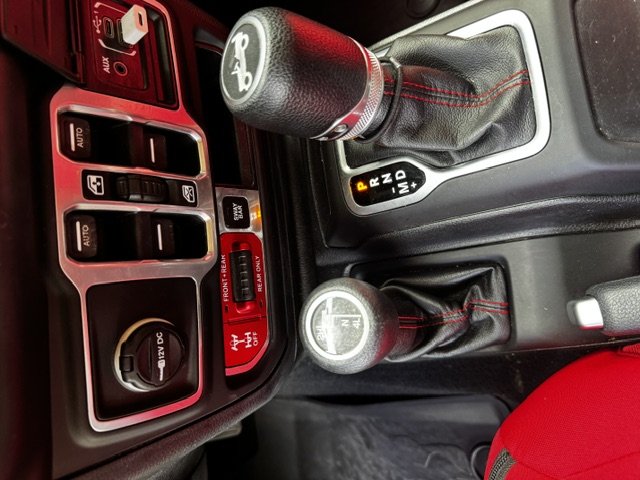 Used 2018 Jeep Wrangler Unlimited Rubicon AWD/4WD image 5