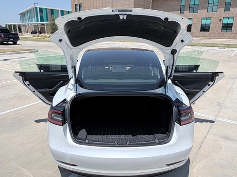Used 2020 Tesla Model 3 Standard Range Plus RWD image 9