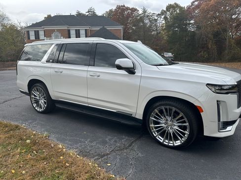 Used 2022 Cadillac Escalade ESV Premium Luxury w/ Performance Package image 13