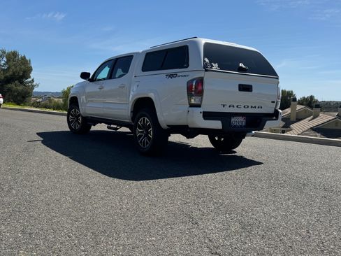 Used 2021 Toyota Tacoma TRD Sport w/ Technology Package RWD image 6