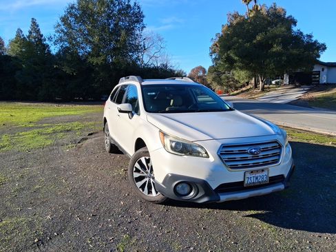 Used 2016 Subaru Outback 2.5i Limited image 2