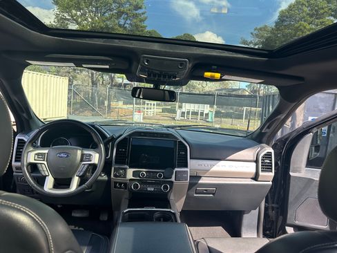 Used 2022 Ford F250 Lariat w/ Lariat Ultimate Package image 11