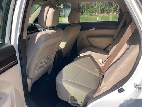 Used 2015 Kia Sorento LX FWD image 12