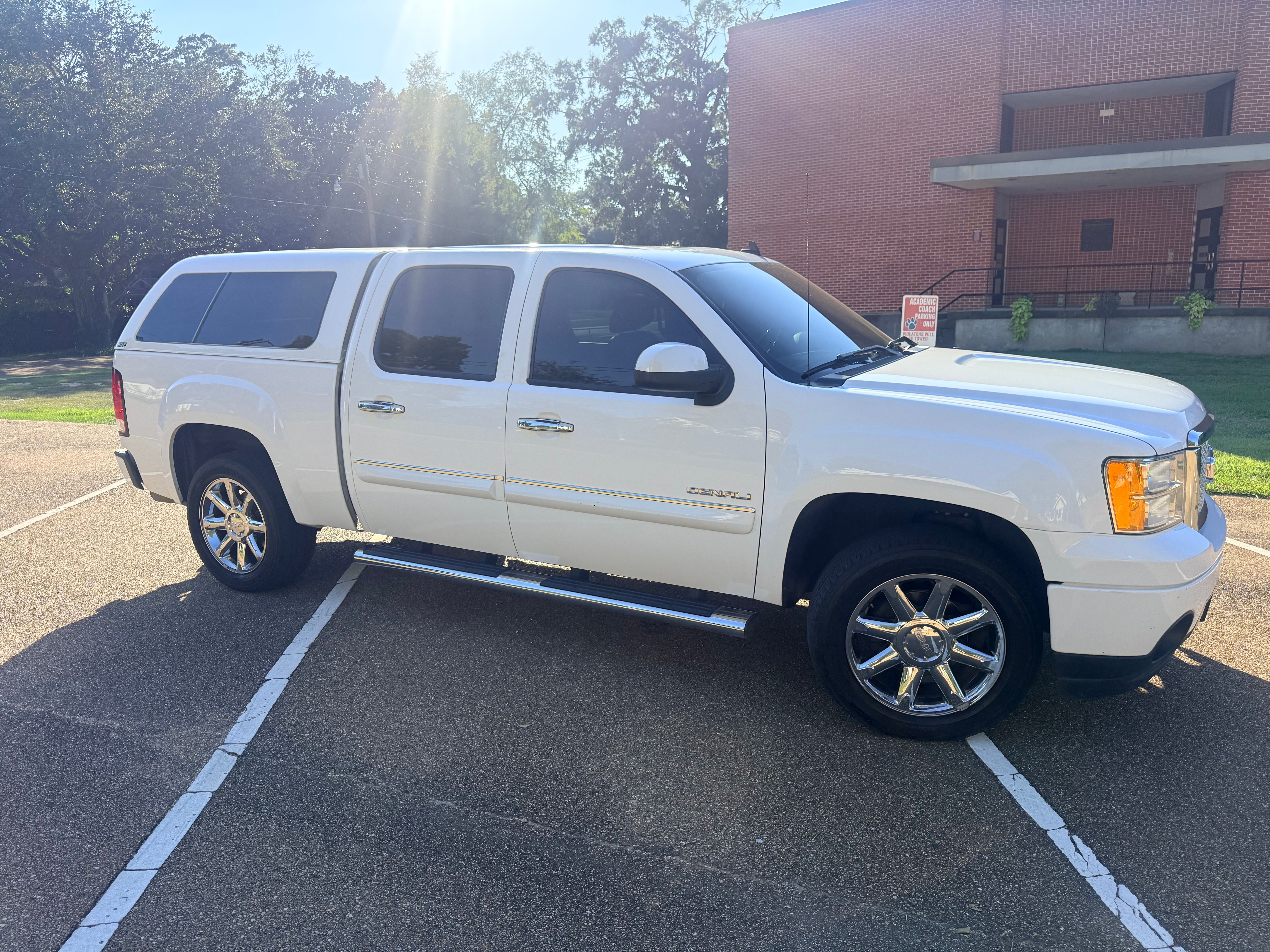Used 2011 GMC Sierra 1500 Denali AWD/4WD image 10