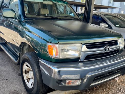Used 2001 Toyota 4Runner SR5 image 2