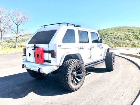 Used 2015 Jeep Wrangler Unlimited Sahara w/ Connectivity Group image 8