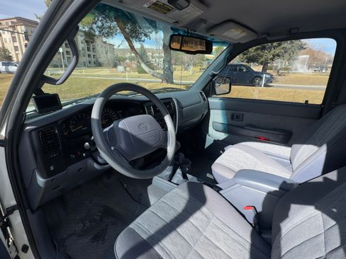 Used 1998 Toyota Tacoma 4x4 Xtracab V6 image 4