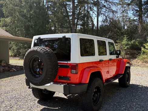 Used 2012 Jeep Wrangler Unlimited Sahara w/ Dual Top Group image 5