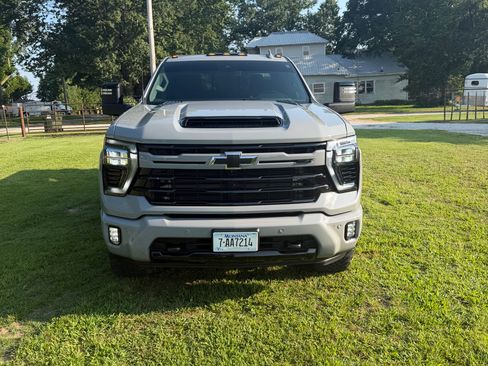 Used 2024 Chevrolet Silverado 2500 LTZ w/ LTZ Plus Package AWD/4WD image 2