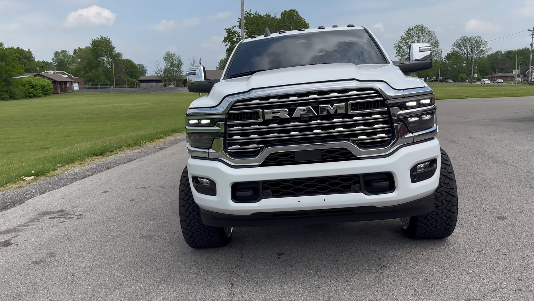Used 2025 RAM 2500 Limited AWD/4WD image 4