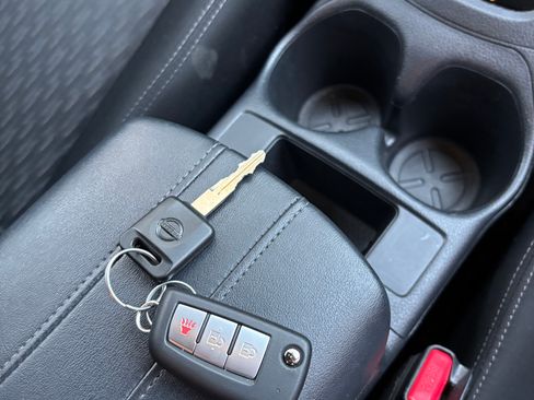 Used 2018 Nissan Rogue S image 11