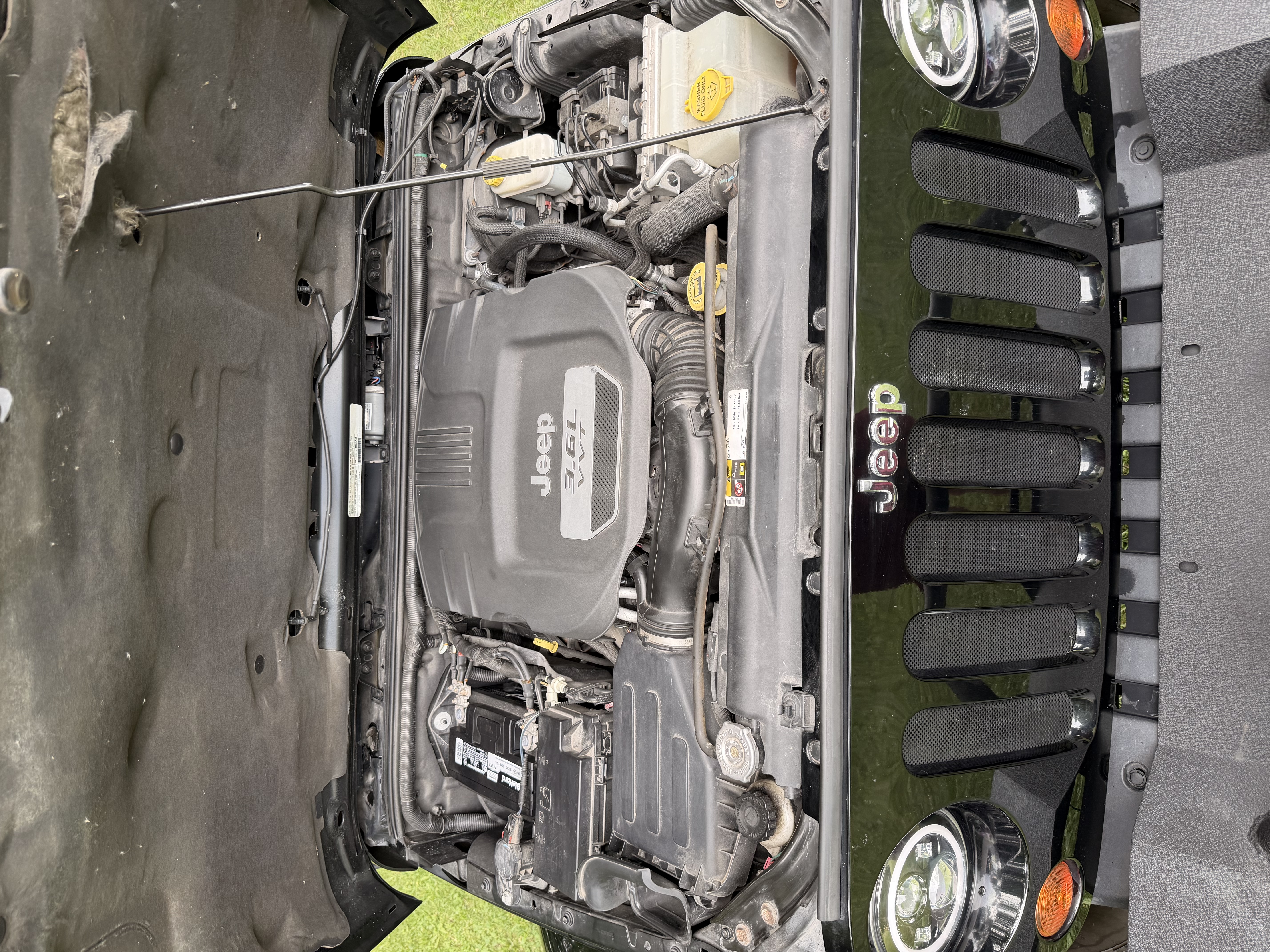 Used 2013 Jeep Wrangler Unlimited Sahara AWD/4WD image 11