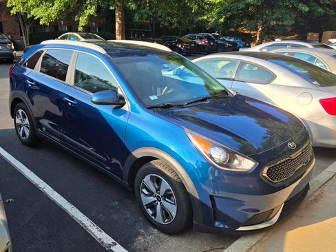 Used 2019 Kia Niro LX FWD image 1